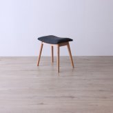 スツール 完成品 無垢材 レッドオーク 天然木 ナチュラル・ブラウン 本体:W46xD32xH43cm座面:W43xD29cm 椅子 腰掛け チェア コンパクト ナチュラル ブラウン おしゃれ
