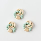【SALE ￥1980→￥1480】名入れ無料 木製 歯固めリング ガラガラ付（ストーン）歯固め 名入れ 誕生日 ベビー 木製玩具 出産祝い ベビー用品 0歳 1歳 おしゃぶり ファーストトイ 歯茎マッサージ プレゼント ギフト かわいい シリコン【ポスト投函】