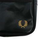 フレッドペリー FRED PERRY Tonal Classic Mini Shoulder Bag ショルダーバッグ l2169-774 ユニセックス Black Gold