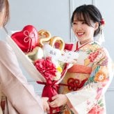 リニューアル★成人式 花束 バルーン 成人の日 20歳 バルーン ブーケ お祝い 誕生日 女性　女子 おしゃれ SNS映え 2027 バルーンアレンジ 赤系 着物に合う 大きめ 電報  成人式前撮り ハーフ成人式 誕生日 名入れ 送料無料 成人式用花束バルーン