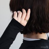 ステンレス スネークリング 2カラー ワンポイント 緑 黒 18KGP ゴールド gold 槌目 オープンリング フリーサイズ レディース 女性 指輪 金属アレルギー対応