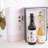 感謝の贈り物ボックス プレミアムな長期熟成麦焼酎と国産ワインセット(信州のももを使ったワインです甘口(長野県)500ml夢のひととき長期貯蔵5年熟成麦焼酎(大分県)720ml
