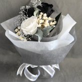プリザーブドフラワー／黒と白薔薇のシックな3輪花束