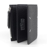 メゾン マルジェラ　Maison Margiela　二つ折り財布　SA1UI0023 P4455 T8103　ブラック　グレインレザー　4ステッチ フリップフラップ ウォレット　コンパクト財布　ミニウォレット