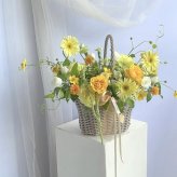 バスケットアレンジメント Mサイズ 【 生花商品 】 アレンジメント フラワーアレンジメント アレンジメントフラワー 生花アレンジメント 生花 フラワーギフト バスケット 取っ手付きかご 手持ちかご 誕生日 記念日 開店祝い 送別 歓送迎 卒業 入学