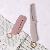新作入荷 ヘアコーム ヘアブラシ ブラシ 折りたたみ コーム 櫛 クシ 静電気除去グッズ 静電気 帯電 静電気グッズ 髪 髪型 広がり 折りたためる コンパクト 薄い 美髪コーム メンズ レディース 美容 ヘアケア さらさら マッサージ 男性 女性 贈り物 お配りギフト