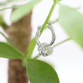 ハワイアンジュエリー フープピアス ピアス ホワイトゴールド ピアス 外径13mm クロッシングピアス プルメリア 透かし バレル 樽 小ぶり ゴールド 揺れる 片耳(1個)購入可 K14ホワイトゴールド 20G ゲージ BY THE SEA バイザシー プレゼント ハロウィン 【品番：GE211W】