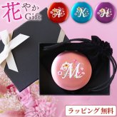 【 送料無料 】【 名入れ 花やか イニシャル ミラー 】 鏡 ミラー コンパクト かわいい おしゃれ おすすめ プチギフト 名前入り 名入り ギフト 誕生日 プレゼント 母 母親 女性 女の子 還暦祝い 古稀祝い 贈り物 お祝い