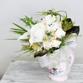 【最後の1点】記念日 誕生日 　白き祝福の花束 ― 風をまとう一輪 ―　超大輪ローズ 薔薇　つぼみ薔薇　陶器製ピッチャー　送料無料