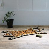 チベタンタイガーラグ ラグマット ウール 手織り TIBETAN TIGER RUG S M L 3サイズ インド製 ハンドクラフト 虎 トラ タイガー アクセントラグ タペストリー エスニック リビング 玄関 ベッドサイド 壁飾り 天然素材 おしゃれ
