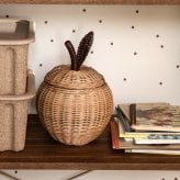 ferm LIVING ファームリビング Apple Braided Storage リンゴのカゴ Sサイズ おしゃれディスプレイ 北欧 雑貨 インテリア バスケット ラタン カゴ 飾り 収納 玄関 リビング プレゼント ギフト おすすめ