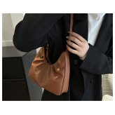 ショルダーバッグ レディース 通販 ショルダーバック ショルダー 肩掛け 肩掛けバッグ 肩掛けかばん ハーフムーン 半月 おしゃれ 小さめ ベーシック 軽量 軽い 大人 女性 女子 きれいめ 上品 フォーマル 通勤 通学 シンプル レディースバッグ