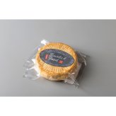 ブリーチーズの燻製 惣菜 濃厚でクリーミーなブリーチーズを燻製し、香りとコクを引き立てました。