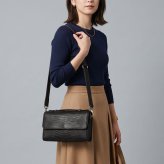 スモールクロコダイル ヌメ革 2way バッグ ショルダーバッグ センター取り 一枚革 かぶせ開閉 クラッチバッグ 立ち上がりハンドル A5収納 ミニポケット 希少 本革 レディース 高級 レザー 鞄 保証書付 プレゼント ギフト 4FA (06002004r)