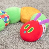 はらぺこあおむし ネックピロー | ネックサポート ベビーピロー 枕 まくら U字型 首枕 クッション ぬいぐるみ 車 チャイルドシート 首 サポートピロー ドライブ ベビーグッズ