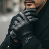 【定番・大人気】シンプルギャザー入りラムレザー手袋 メンズ 本革 ラムレザー 裏ボア 防寒 暖かい レザーグローブ 羊革 シープスキン 革手袋 リアルレザー ビジネス スーツ カジュアル 紳士 男性 30代 40代 50代 60代 通勤 通学 ギフト プレゼント クリスマス 父の日 バレンタイン 法事 葬式 ブラック 黒 大きいサイズ カッコイイ ブラック M L XL フォーマル 冠婚葬祭
