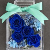 プリザーブドフラワー／青い薔薇と小花の香水瓶ギフト(ピンクと白い薔薇のカラーバリエーションあり)