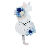 掛け時計 振り子時計 猫 三毛猫 花時計 プリザーブドフラワー ブルー 青 バラ ローズ 時計 壁掛け しっぽが揺れる インテリア 雑貨 アニマル 猫好き アレンジメント 誕生日 プレゼント ギフト 新築祝い 引っ越し祝い 結婚祝い 退職祝い 母の日 敬老の日 記念日 贈り物 女性 妻 友達 Lulu＊s ルルズ 0867