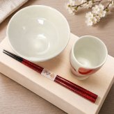 名入れ ギフト SXX 波佐見焼 食器セット 円 MADOKA 茶碗　湯呑 と おまかせ箸 赤 青 3点　お一人様セット　木箱入り