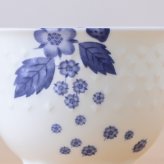 ウェッジウッド ストロベリー ブルーム インディゴ ジャパニーズティーカップ ペア 1053076 wedgwood  湯呑み 湯呑 ペア おしゃれ ブランド 高級 コップ ティーカップ ペアカップ 白 陶器 結婚祝い 内祝い 新築祝 誕生日 プレゼント ギフト 食洗機対応 引き出物 【正規品】