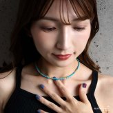ターコイズ 細身 ビーズネックレス ゴールド 丸玉 等間隔 アクセサリー 首飾り ブルー 配色 小粒 シンプル 華奢 カジュアル ナチュラル 爽やか 重ね付け 差し色 リゾート 夏コーデ デイリー おしゃれ 上品 シーズンレス
