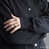 ステンレス ゆがみリング ワイドリング 槌目模様 凹凸 マットリング シンプルリング ゴールド 18K GP シルバー フリーサイズ レディース 女性 指輪 金属アレルギー対応
