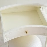 デスク チェア ドレッサー ホワイト 引き出し付き 化粧台 メイク台 コスメ 三面鏡 コンパクト 一人暮らし 猫脚 エレガント 高級感 アンティーク マホガニー 天然木 高級家具 ヨーロピアン ブラウン １人暮らし 新生活