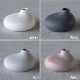 【対象色50％OFF】陶器の花瓶 小さめ フラワーベース TAMAKI AYA アヤ フラット 高さ6cm｜くすみカラー 白 黒 グレー｜ おしゃれ かわいい 倒れない マット シンプル｜北欧 カフェ風 インテリア 一輪挿し 花びん 花器｜ギフト プレゼント 新生活 おうち時間 母の日