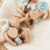 【SALE ￥1980→￥1480】【名入れ刻印無料】木製ガラガラ（ハート）4カラー 歯固め 歯固めリング 木製 名入れ ベビー 木製玩具 出産祝い ベビー用品 2 ヶ月 0歳 1歳 おしゃぶり ファーストトイ 歯茎マッサージ プレゼント ギフト ベビーラトル 月齢【ポスト投函】