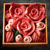 【ギフトアイデア部門 受賞】焼肉セット 敬老の日 ギフト 肉 メッセージカード/日時指定/熨斗対応可  タレ付き 大阪 鶴橋 焼肉白雲台 幸せ咲き誇る 380g