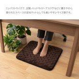 ルームマット 40×45cm エクボ ブラウン ポリエステル 手洗いできる 厚さ約10mm 凹凸 クッション性 足元マット 玄関 ベッドサイド デスク下 小さめ
