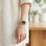 カシオ 腕時計 レディース ブラック 黒 シルバー アナログ スクエア レトロ メッシュベルト ステンレス 海外モデル 逆輸入 小さめ 薄型 軽量 シンプル 仕事 誕生日 プレゼント ギフト CASIO 収納ケース付き 成人 卒業 入学