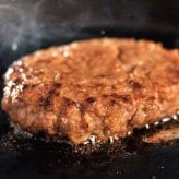 神戸牛 ハンバーグ ステーキ 食べ比べ セット 各2個 計4個 ギフト 肉 牛肉 ブランド牛 詰め合わせ お取り寄せ グルメ 高級 冷凍 贈り物 お祝い 内祝い お返し 記念日 誕生日 父の日 母の日 敬老の日