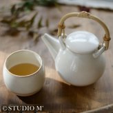 studio m’ スタジオエム なつめ 土瓶[急須 おしゃれ ティーポット 土瓶急須 和食器 日本製 陶器 かわいい 小さめ ミニ ポット 電子レンジ対応 来客用 お茶 煎茶道具 紅茶 ティータイム 籐 ハンドル 持ち手 ナチュラル]