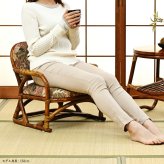 座椅子 籐の椅子 籐製 肘掛け コンパクト クッション付き おしゃれ ラタンチェア 軽い 和風 和モダン アジアン ナチュラル 和室 リビング 誕生日 プレゼント ギフト 祖母 祖父 軽く丈夫なラタンを使用し 職人により作られたオンリーワン家具 ウレタン