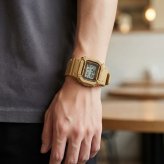 カシオ Gショック 腕時計 メンズ ベージュ ゴールド CASIO G-SHOCK 海外モデル デジタル 20気圧防水 耐衝撃 スクエア 5600シリーズ ストップウォッチ アラーム プレゼント ギフト 成人 卒業 入学