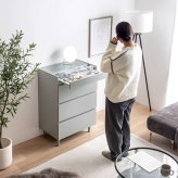 ショーケース付きチェスト 幅60cm×奥行40cm×高さ90cm パーティクルボード 天然木 ガラス メラミン 組立品 洋服や小物をすっきり整理可能 ホワイト グレー ストーン ブラウン