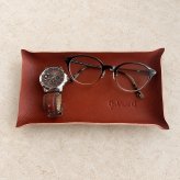 【新商品・在庫限りの限定価格】名入れ込み3,980円｜レッドブラウンの本革レザートレイ｜メガネ・時計・鍵置き｜誕生日ギフト