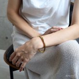 ステンレス 色んな福のバングル ゴールド 福たくさん レディース ブレスレット 腕輪 縁起物 お守り アクセサリー 開運モチーフ 刻印風 光沢 華奢 上品 大人 女性 普段使い 重ね付け 手元コーデ ファッション ジュエリー