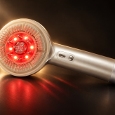  S-Lab 美容液自動滴下 LEDスカルプ・ヘアブラシ｜EMS 赤色光LED 振動マッサージ 4役 頭皮ケア 抜け毛 薄毛 ボリューム ハリ ツヤ髪 スカルプケア ヘッドスパ 自宅エステ 美容家電 誕生日プレゼント 彼氏 夫 父 母 彼女 妻 記念日 クリスマス ギフト 結婚記念日　サプライズ　喜ばれる　男性へ　女性へ　20代　30代　40代 50代　贈り物　高級　プチ贅沢　特別 もらって嬉しい