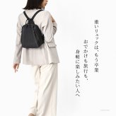 日本製 本革 リュック レディース 軽量 小さめ リュック B5 大人 革 黒 ブラック キャメル ブラウン 茶色 ベージュ レザー 無地 背面 ポケット 多機能 ファスナー おしゃれ きれいめ ミニ リュックサック 背中 蒸れ ない 軽い 通勤 旅行 小さい シンプル 女性 プレゼント