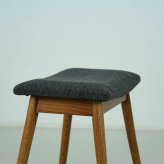 スツール 完成品 無垢材 レッドオーク 天然木 ナチュラル・ブラウン 本体:W46xD32xH43cm座面:W43xD29cm 椅子 腰掛け チェア コンパクト ナチュラル ブラウン おしゃれ