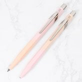 【純正包装無料】カランダッシュ CARAN DACHE ボールペン シャーペン 849 ホライズン プレフレッシャーズ2026限定 ギフト 2本セット 油性 シャープペンシル パステルピンク イエロー 8490 708 高級 筆記具 送別会 誕生日 お中元 還暦祝い 結婚祝い 結婚式 高級 文房具 即日発送 ビジネス小物 バレンタイン【スペシャルラッピング660円(別売り)】 ホワイトデー