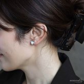 シルバー925 微笑む犬のピアス ドッグモチーフ アニマル 顔 いぬ 犬アクセサリー メンズ レディース ユニセックス 小ぶり 個性的 可愛い カジュアル おしゃれ ワンポイント 耳飾り 男女兼用 動物モチーフ 片耳用 1点