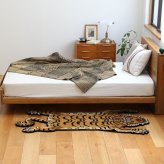 チベタンタイガーラグ ラグマット ウール 手織り TIBETAN TIGER RUG S M L 3サイズ インド製 ハンドクラフト 虎 トラ タイガー アクセントラグ タペストリー エスニック リビング 玄関 ベッドサイド 壁飾り 天然素材 おしゃれ