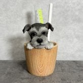 犬の置物 ペン立て woobia ウービア シュナウザー リアル動物オーナメント 高さ12cm 木目調バケツ ペンスタンド 鉛筆立て イギリス職人手彩色 デスク 書斎 オフィス 在宅ワーク 犬好き 誕生日 退職祝い 就職祝い 記念日 ギフト プレゼント おしゃれ