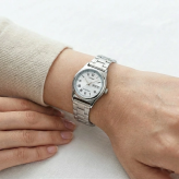 箱なし カシオ 腕時計 レディース CASIO ホワイト シルバー ローマ数字 曜日 日付 カレンダー メタルベルト シンプル 仕事 通勤 海外モデル 逆輸入 プレゼント ギフト 成人 卒業 入学