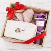 【名入れ】 ポーチ 小物入れ 化粧ポーチ ハンカチ プレゼント ギフト おしゃれ かわいい 実用的 大きめ ハンドタオル 花柄 日本製 ソープフラワー ブーケ 花束 レディース 女友達 女性 誕生日 お祝い 70代 80代 記念日 《くま部ポーチ - しあわせ趣味時間 -》 翌営業日出荷