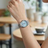 カシオ 腕時計 レディース アイスブルー 水色 シルバー ローズゴールド アナログ 曜日 日付 カレンダー 50m防水 海外モデル 逆輸入 小さめ メタル 仕事 誕生日 プレゼント ギフト CASIO 収納ケース付き 成人 卒業 入学