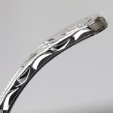 ハワイアンジュエリー バングル ペアバングル 幅8mm＆10mm 刻印 無料 サイズが選べる オープンバングル ペア 2本セット フラット 厚み有 サイドに飾り彫り シルバー925 太め カップル 夫婦 プレゼント ハロウィン 【品番：BM5027-8-10P】